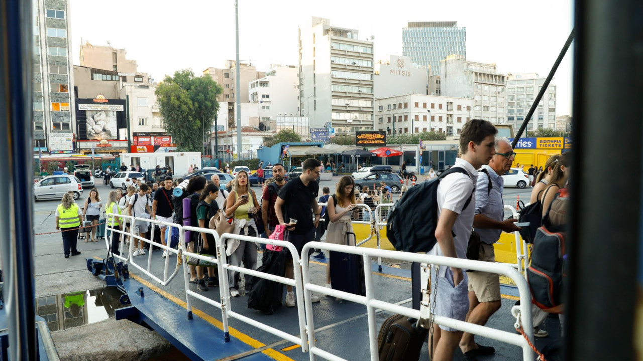 Αίγινα: Διέρρηξαν σπίτι και τους έπιασαν ενώ επιβάζονταν στο πλοίο για Πειραιά