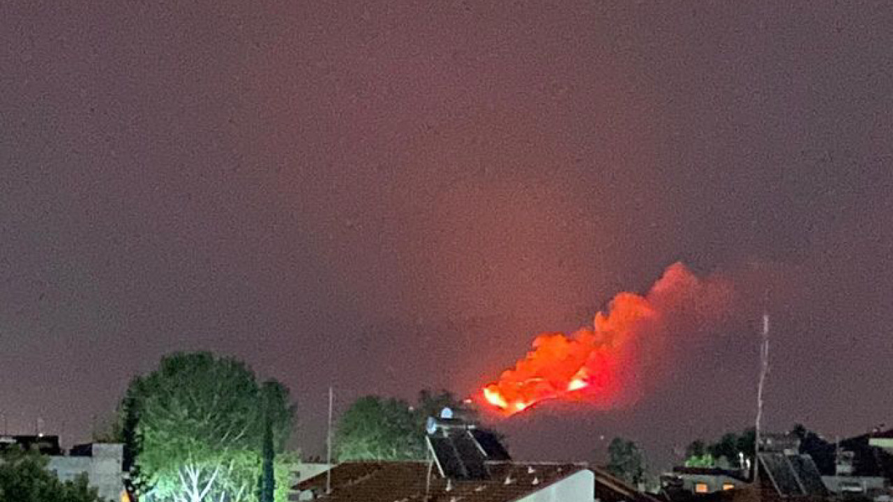 Θεσσαλονίκη: Μεγάλη φωτιά στο όρος Πάικο, πιθανόν από κεραυνό