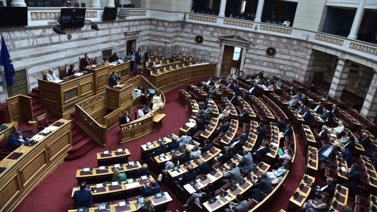 Βουλή: Ψηφίστηκε κατά πλειοψηφία το νομοσχέδιο για το ψηφιακό σχολείο