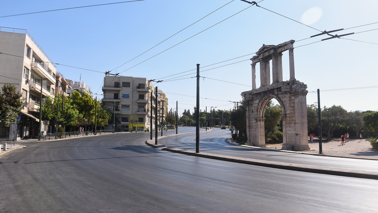 Δεκαπενταύγουστος: Φωτογραφίες από την άδεια Αθήνα