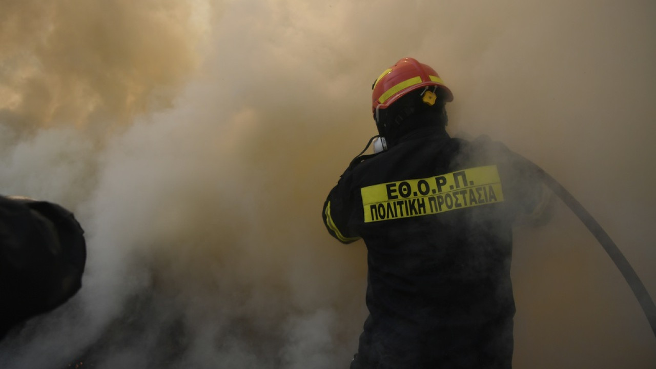 Φωτιά σε φορτηγό-προβλήματα στην κυκλοφορία στην εθνική οδό Αθηνών-Λαμίας