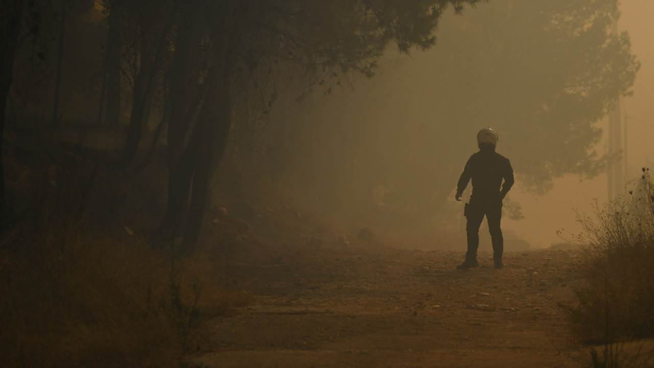 Φωτιά στα Σπάτα | ΣΚΑΪ