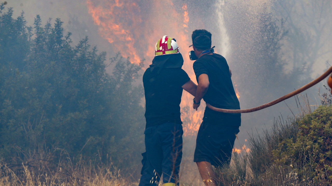 Φωτιά στην Κοζάνη: Ολονύχτια μάχη με τις φλόγες – Το πρωί σηκώθηκαν εναέρια