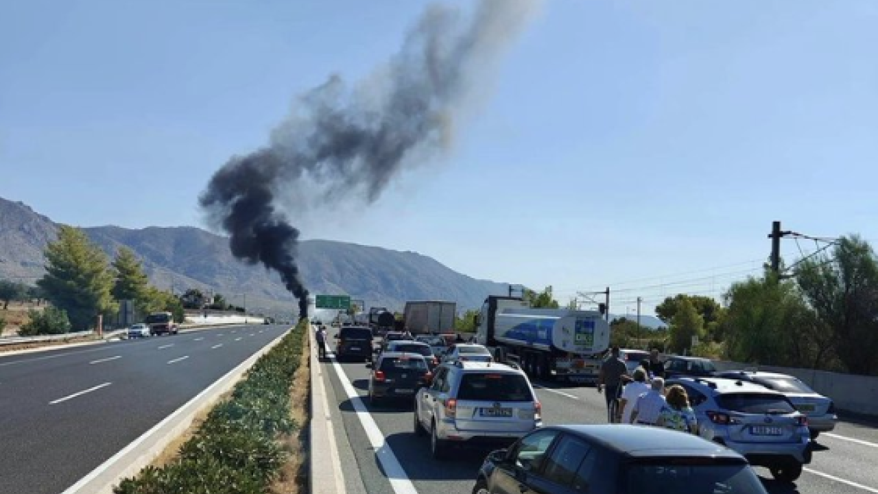 Φωτιά σε βυτιοφόρο στην Αθηνών-Κορίνθου στο ύψος της Κινέτας