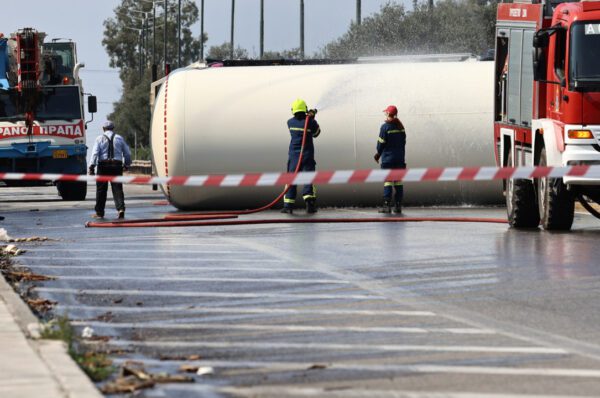 Λεωφόρος Σχιστού: Απομακρύνθηκε το βυτιοφόρο, κανονικά η κυκλοφορία