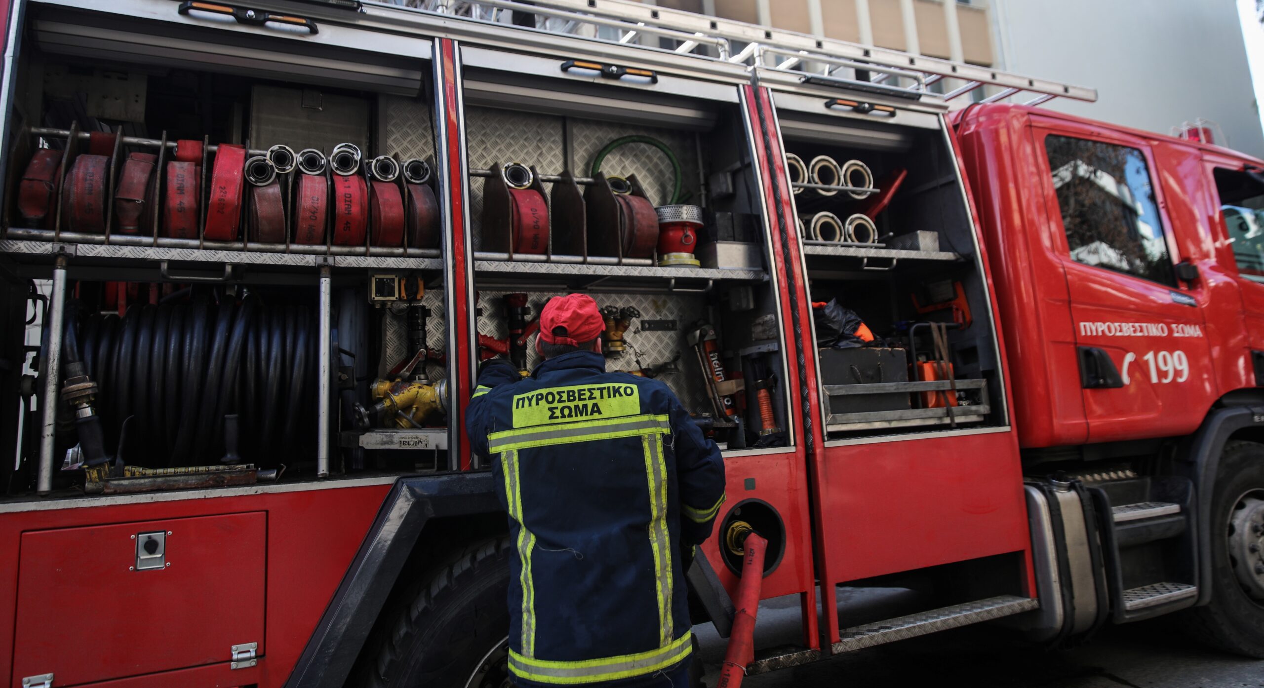 Θεσσαλονίκη: Πτώσεις δέντρων λόγω των ισχυρών ανέμων– Σε επιφυλακή δήμοι και Πυροσβεστική Υπηρεσία