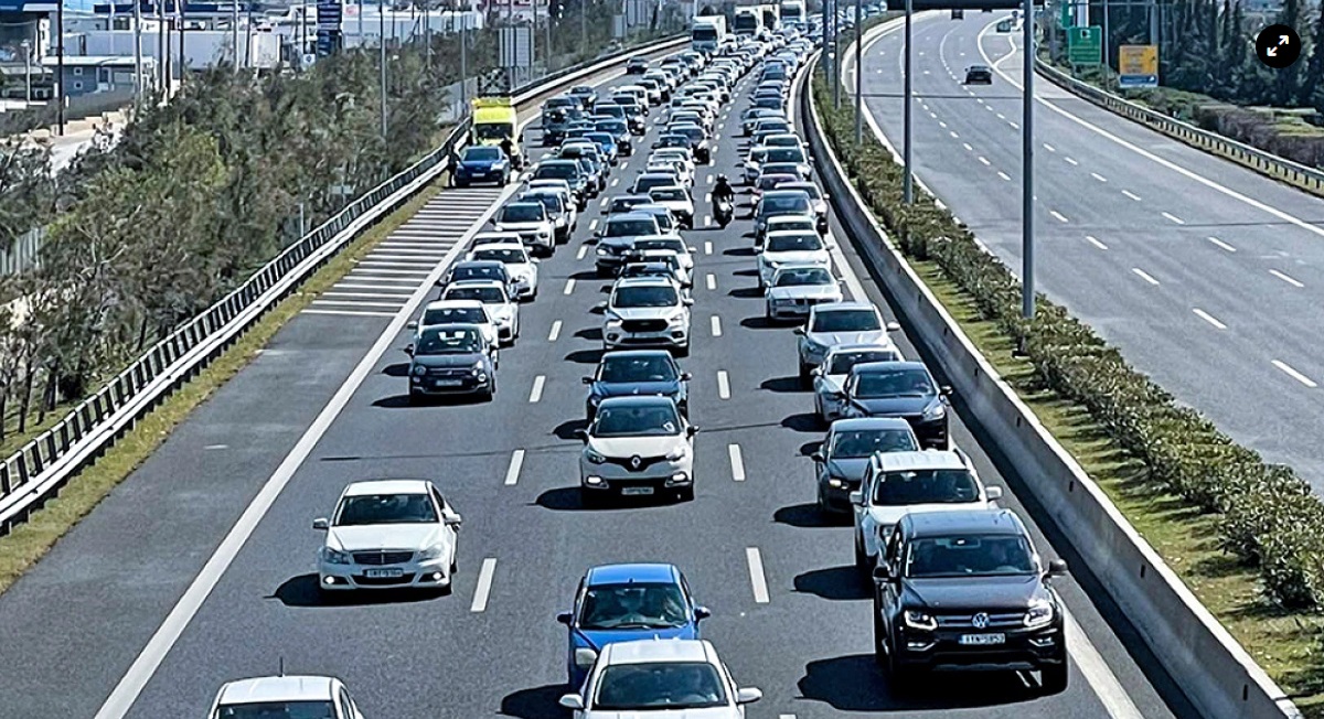 Ένθετο Οικονομία: Αμετάβλητα τα τέλη κυκλοφορίας και το 2025 – Τέλος από φέτος στις παρατάσεις αποπληρωμής