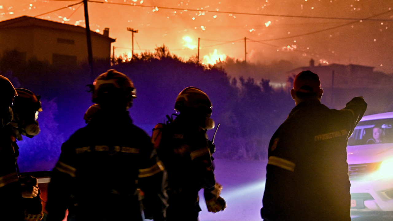 Φωτιά στο Ξυλόκαστρο: Μάχη με τις αναζωπυρώσεις στη φονική πυρκαγιά