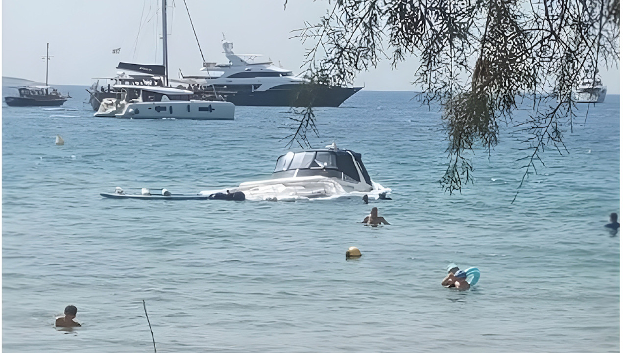 Βουλιαγμένη: Ημιβύθιση σκάφους δίπλα σε λουόμενους