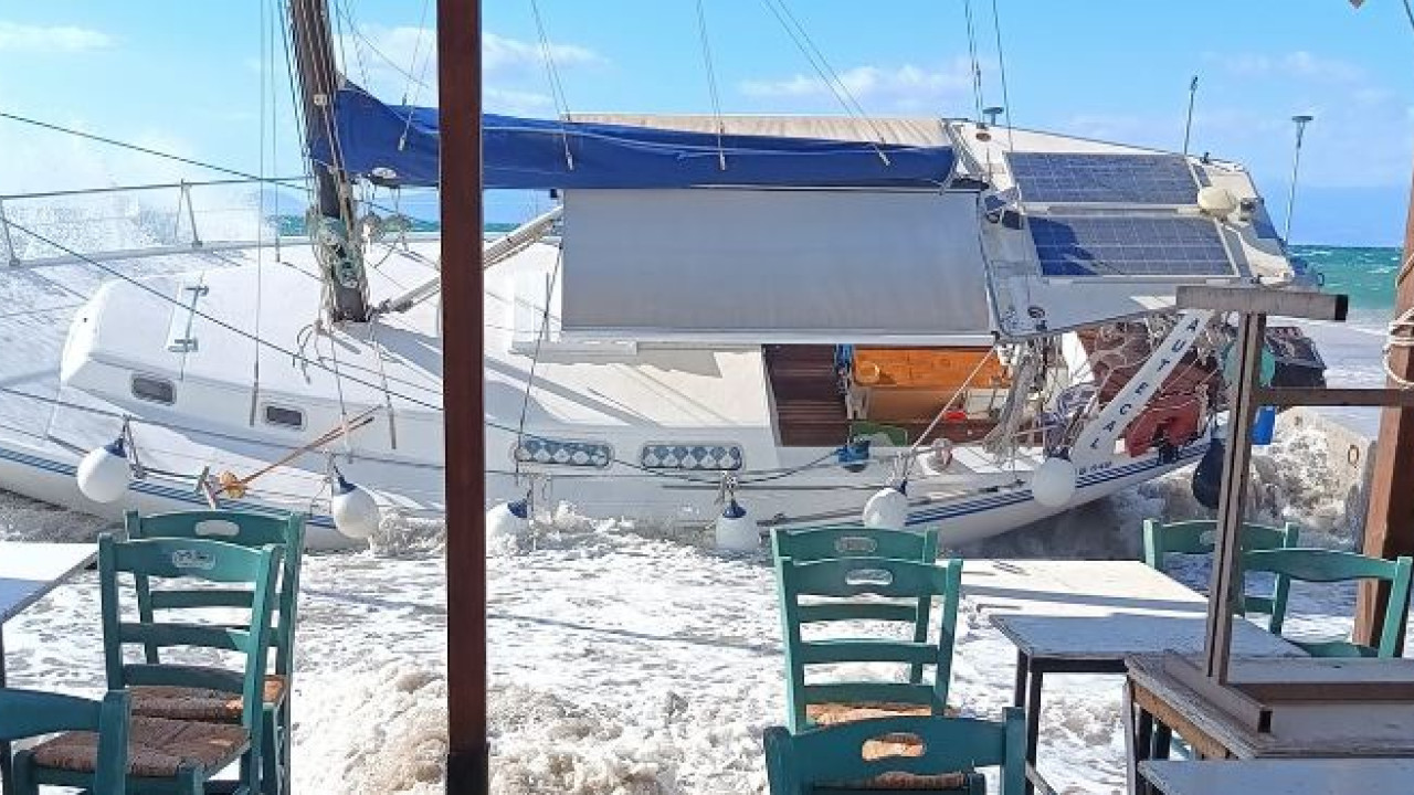 Παγασητικός: Δυνατοί άνεμοι έβγαλαν στη στεριά σκάφη – φωτογραφίες