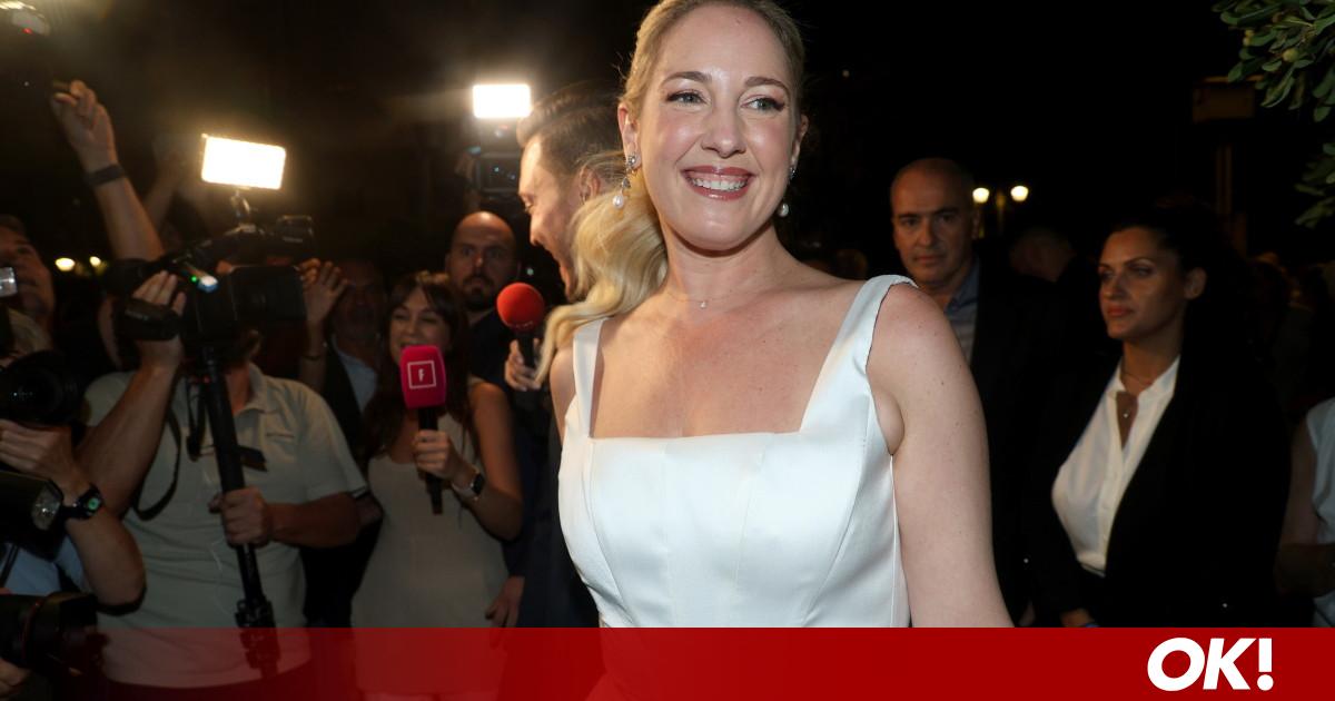 Θεοδώρα: Στο δείπνο πριν από τον γάμο της με Celia Kritharioti δημιουργία και το πιο κουκλίστικο clutch