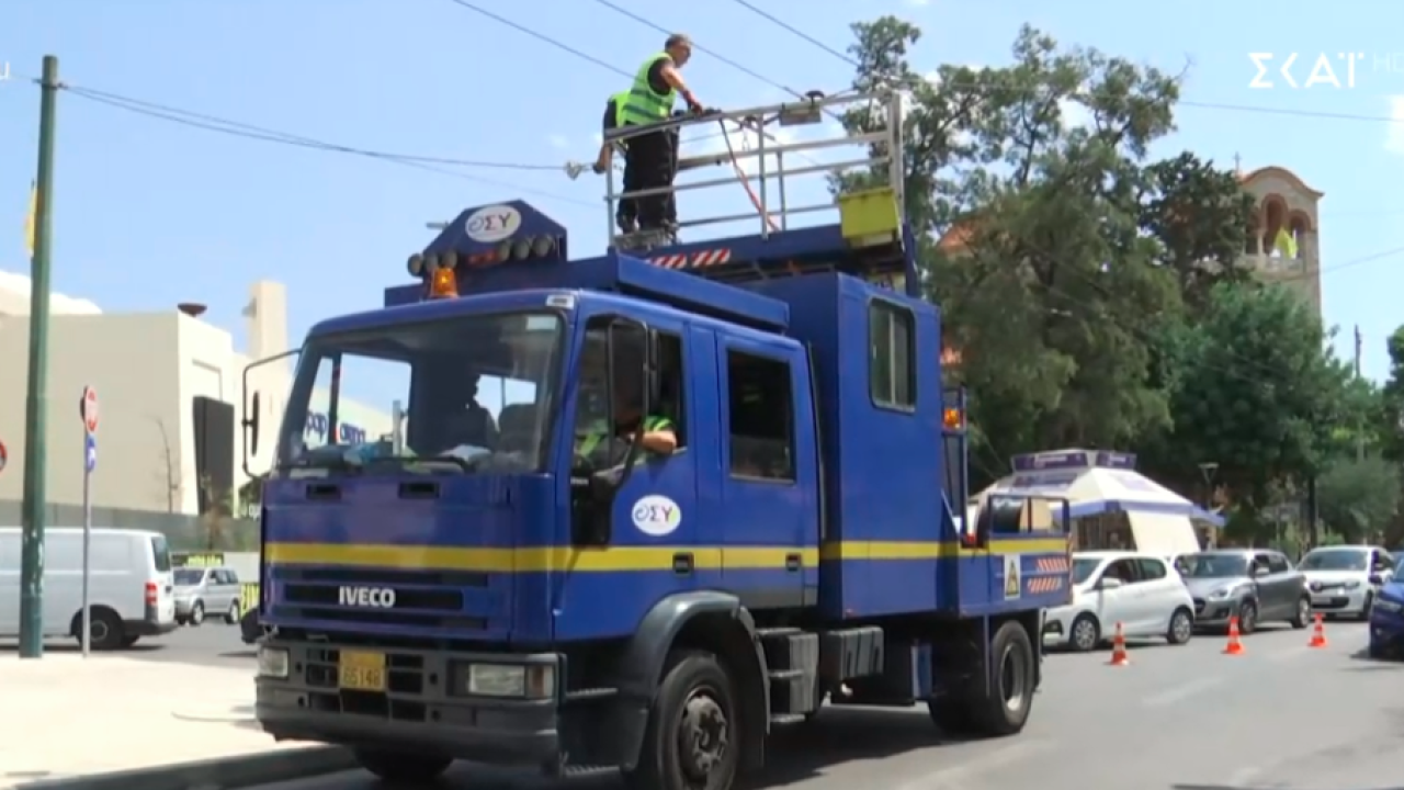 Νέα Φιλαδέλφεια: Πτώση κολώνας μετά από πρόσκρουση τρόλεϊ