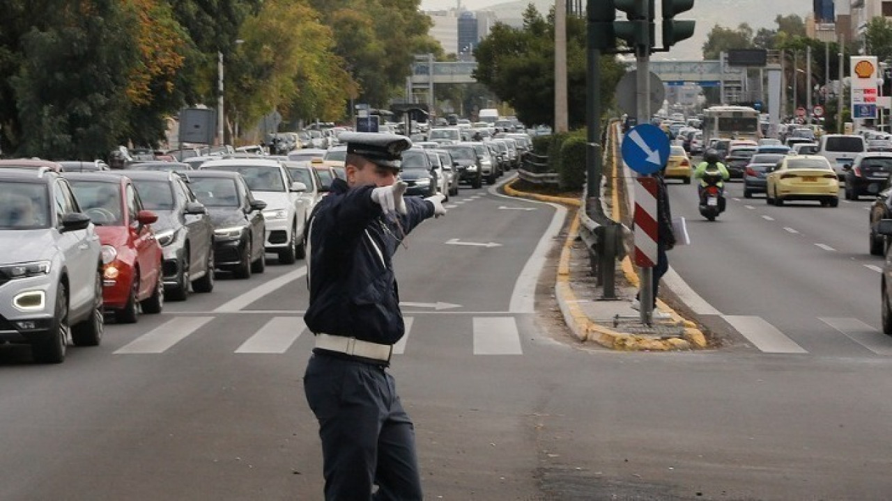 Μεσογείων: Κυκλοφοριακά προβλήματα στη Μεσογείων λόγω καραμπόλας