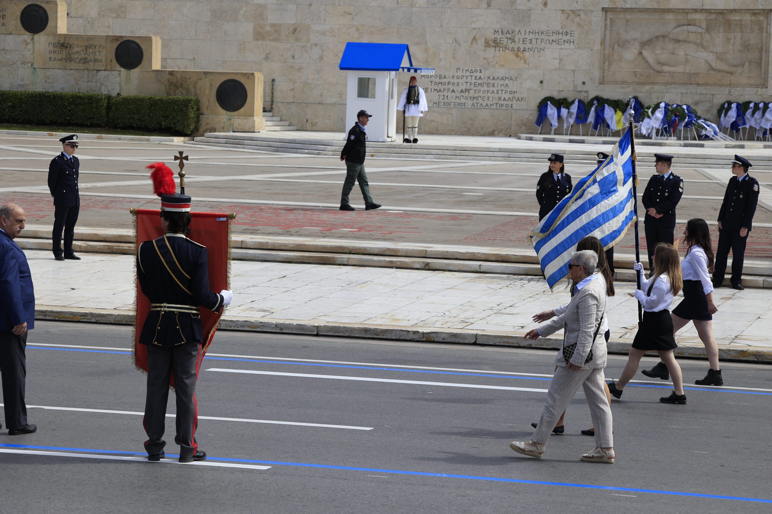 Oι κυκλοφοριακές ρυθμίσεις σε Αθήνα και Πειραιά για τις μαθητικές παρελάσεις της 28ης Οκτωβρίου