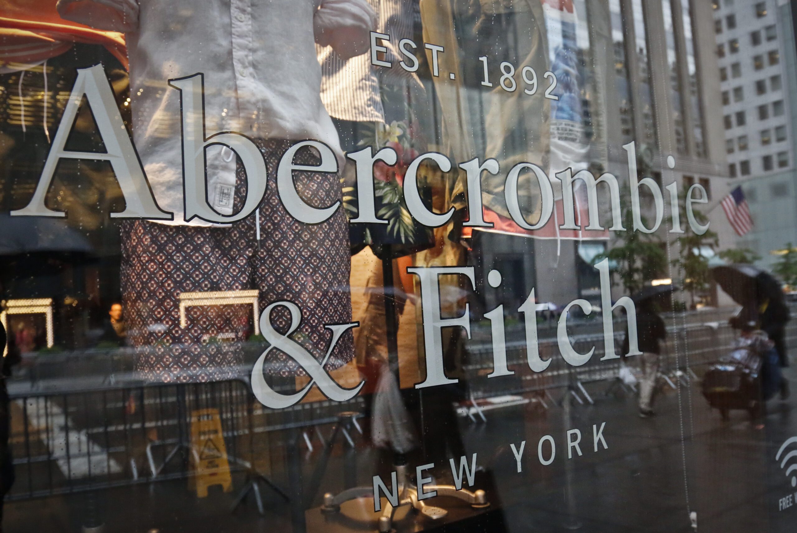 Ο πρώην CEO της Abercrombie & Fitch, Μάικ Τζέφρις, συνελήφθη με κατηγορίες για trafficking