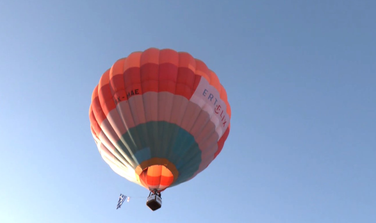 Thessaly Greece Hot Air Balloon 2024: Πολύχρωμα αερόστατα στον ουρανό της Θεσσαλίας – Πρώτο το αερόστατο του ERTFLIX