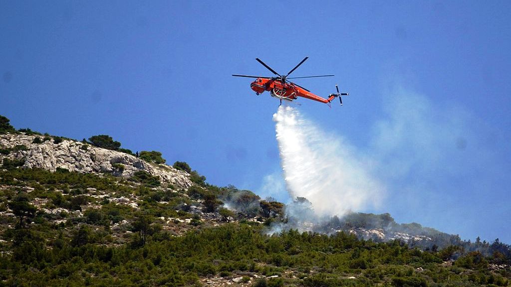 Ηράκλειο: Φωτιά σε δύσβατη περιοχή στις Γωνιές Μαλεβιζίου