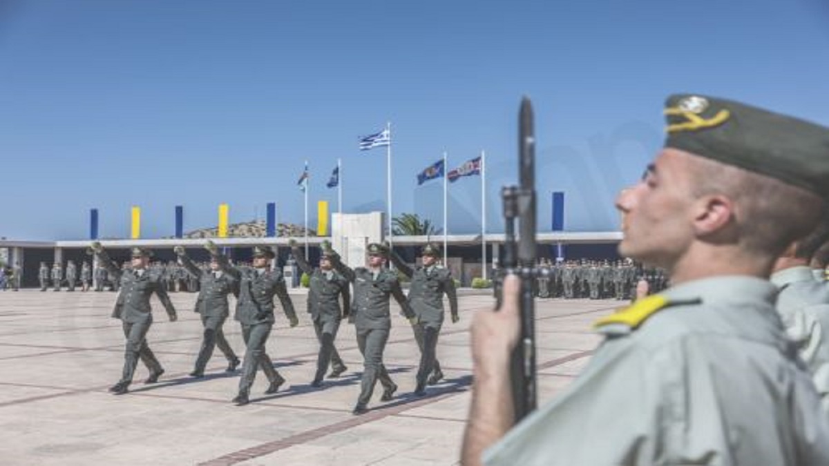 Η προσέλκυση νέων στις στρατιωτικές σχολές στην επικείμενη συνάντηση Δένδια – Πιερρακάκη