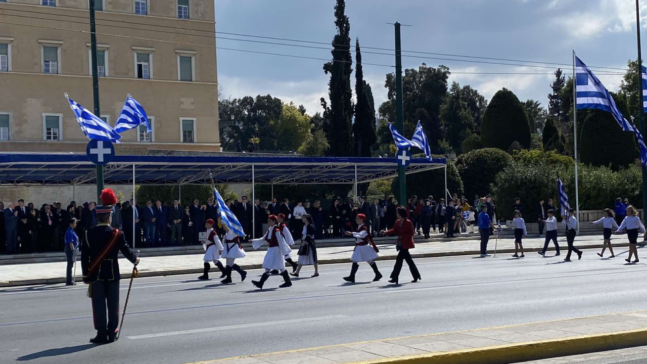 Μαθητικές παρελάσεις 28ης Οκτωβρίου: Κυκλοφοριακές ρυθμίσεις σε Αθήνα- Πειραιά