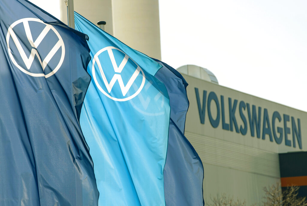 Volkswagen: Σχεδιάζει να κλείσει τρία εργοστάσια στην Γερμανία, να προχωρήσει σε απολύσεις προσωπικού και μειώσεις μισθών