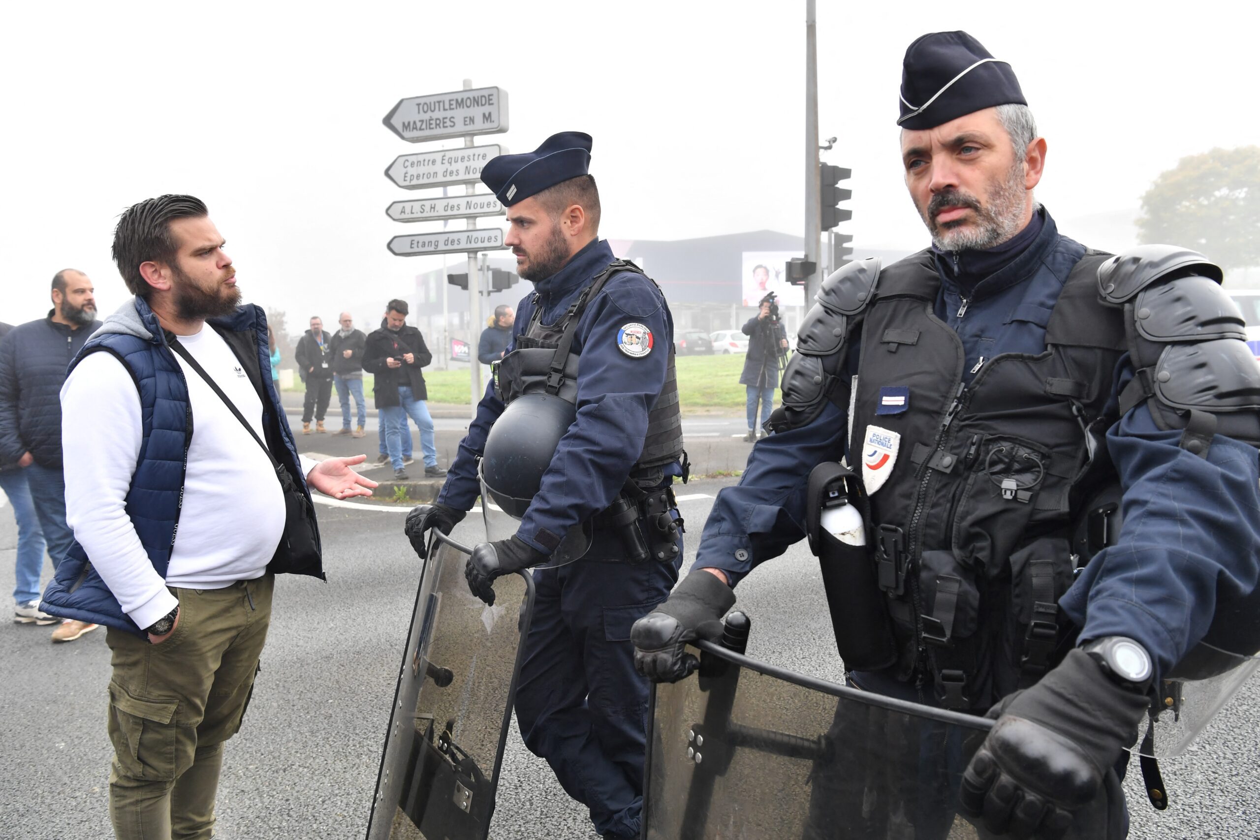 Γαλλία: Στον ποδοσφαιρικό αγώνα Γαλλίας – Ισραήλ την Πέμπτη ο Μακρόν, δρακόντεια μέτρα ασφαλείας για το φόβο ταραχών