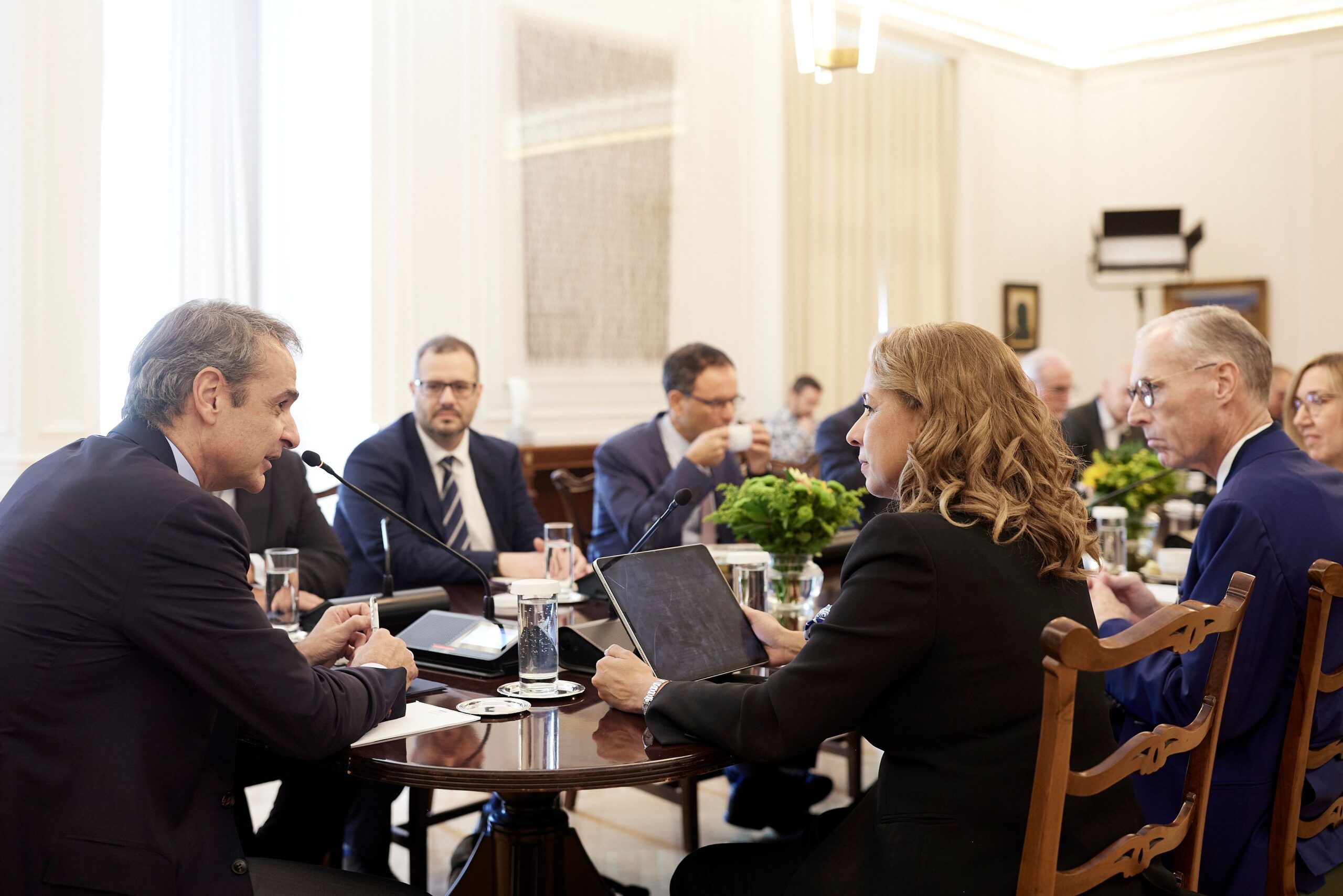 Συνάντηση του Κ. Μητσοτάκη με στελέχη των χημικών βιομηχανιών