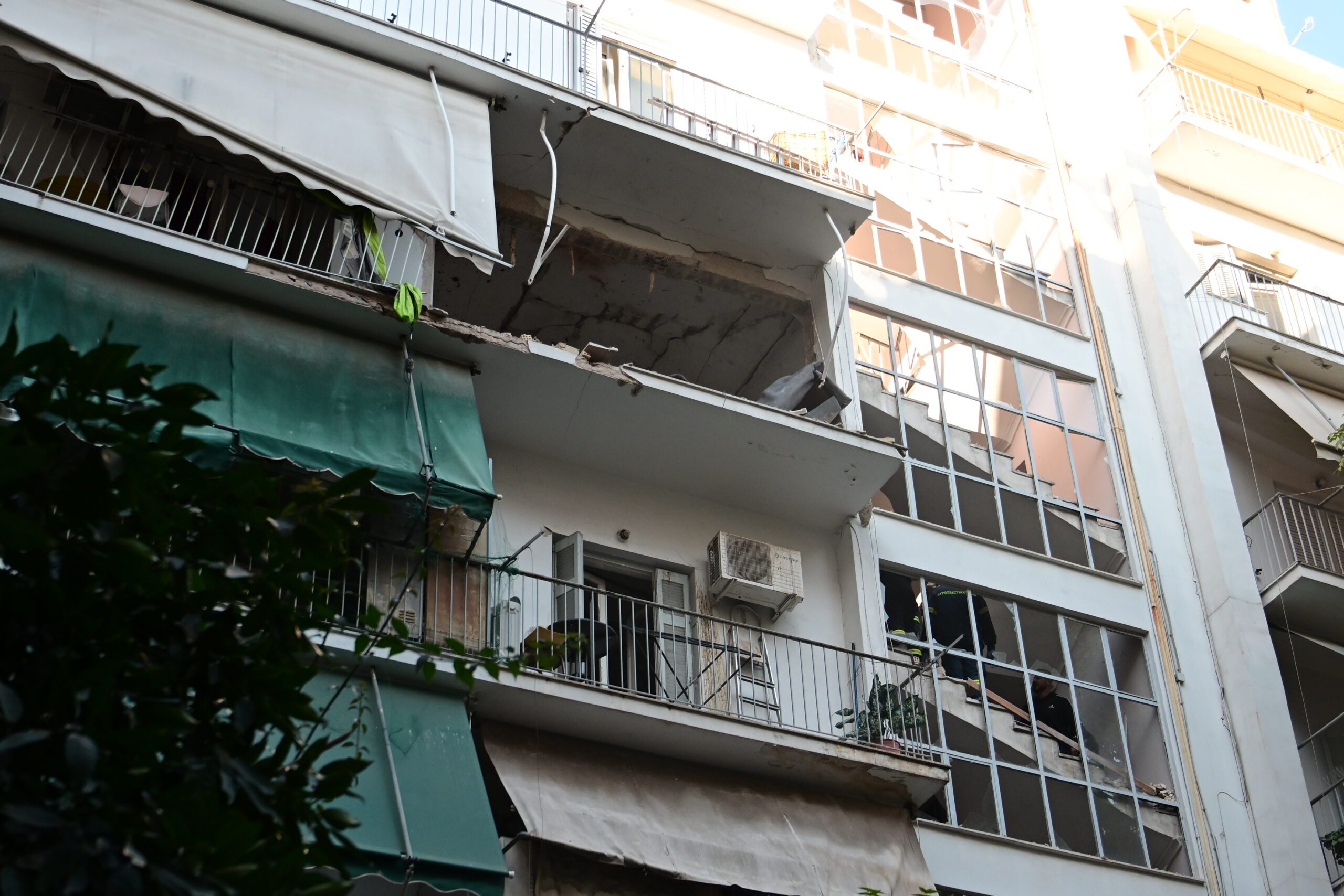 Αμπελόκηποι: Σοβαρές ζημιές σε έξι διαμερίσματα της πολυκατοικίας όπου σημειώθηκε η έκρηξη – Το πόρισμα του Δ. Αθηναίων