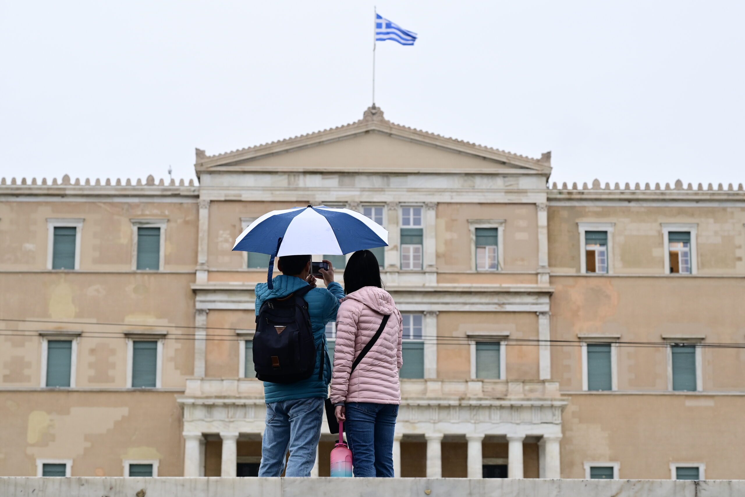 Καιρός: Βροχές έως τουλάχιστον και το Σάββατο – Πού θα «χτυπήσουν» πιο ισχυρά φαινόμενα