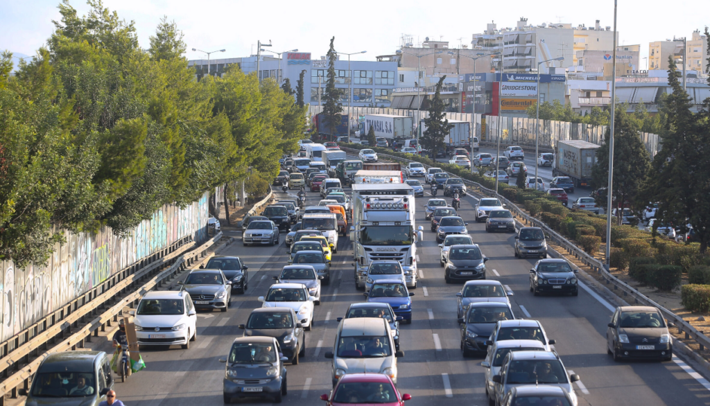 Συνελήφθη ο οδηγός του φορτηγού από όπου έπεσαν τα χώματα στον Κηφισό – Του επιβλήθηκε πρόστιμο