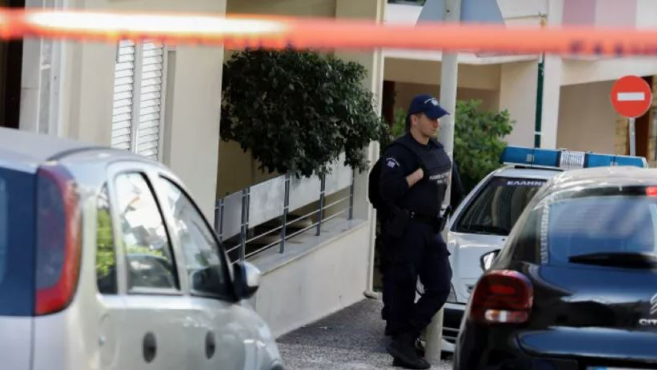 Ηλιούπολη: Θρίλερ με οπλισμένο άνδρα, απείλησε τη σύζυγό του με καραμπίνα