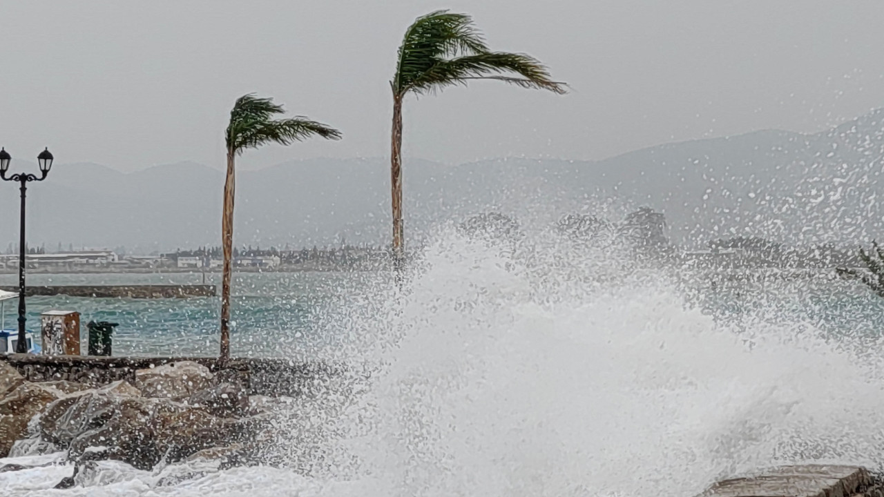 Δεμένα τα πλοία σε πολλά λιμάνια λόγω κακοκαιρίας