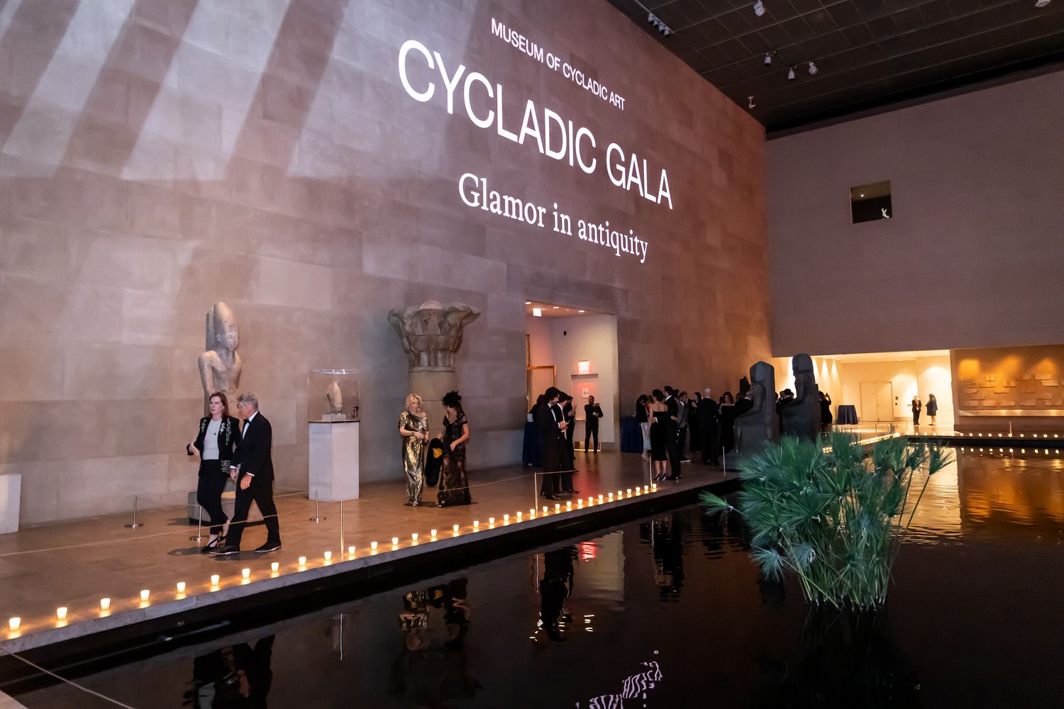 “Cycladic Gala Glamor in Antiquity” Κυκλαδίτικος αέρας στο ΜΕΤ της Ν. Υόρκης