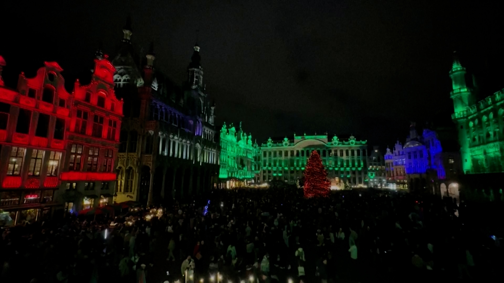 Βίντεο: Η φωταγωγημένη Grand Place εγκαινίασε την περίοδο των Χριστουγέννων στις Βρυξέλλες