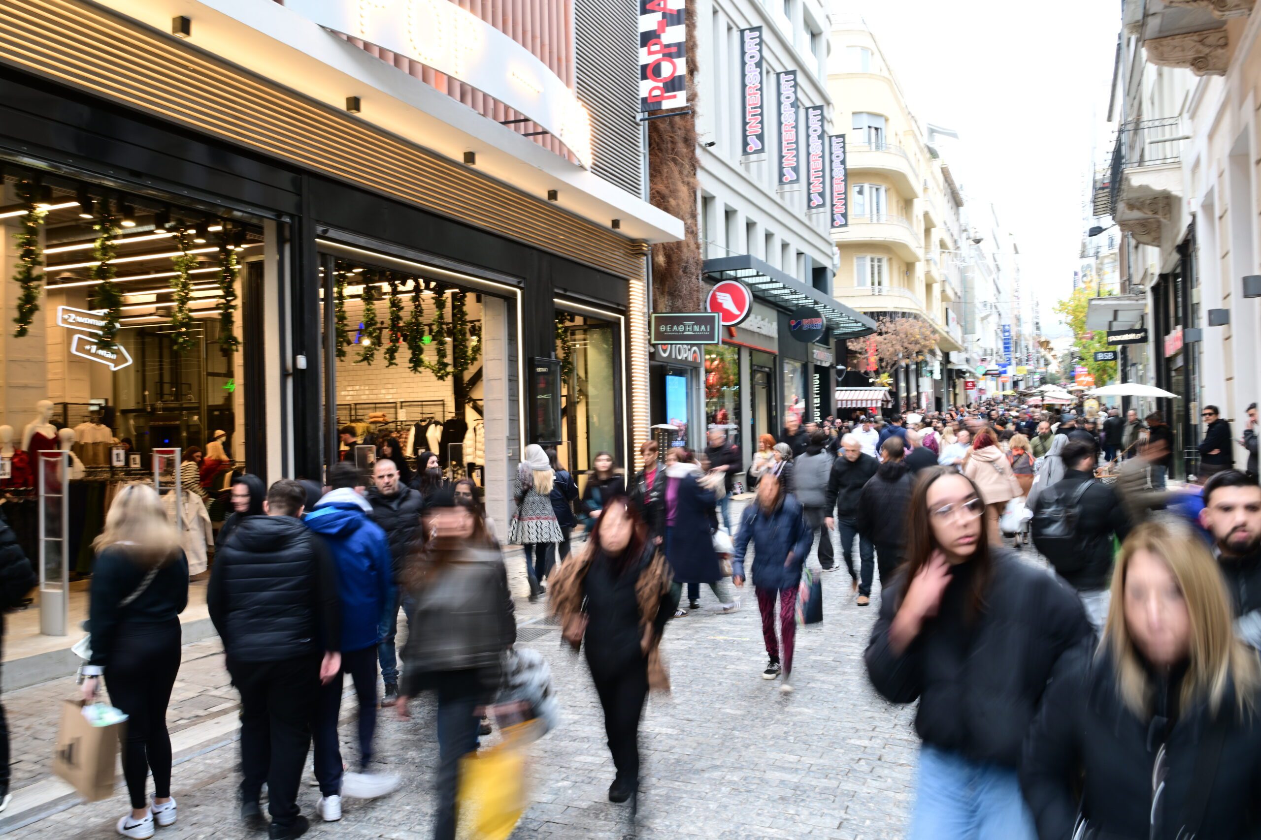 Ανοιχτά σήμερα τα εμπορικά καταστήματα, τα πολυκαταστήματα και τα σούπερ μάρκετ