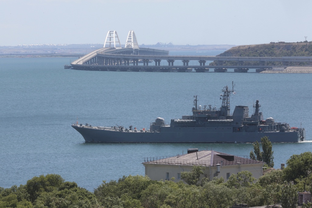 Ρωσία: Κατάσταση έκτακτης ανάγκης λόγω της ρύπανσης που προκλήθηκε από τη βύθιση των τάνκερ στην κακοκαιρία