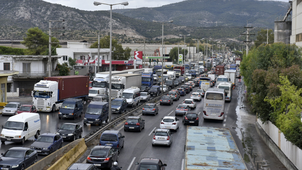 Αττική Οδός: Συνελήφθη ο οδηγός του φορτηγού που προκάλεσε μποτιλιάρισμα