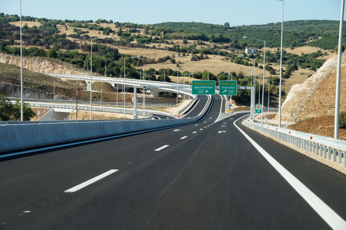 Υπογραφή της σύμβασης για τον οδικό άξονα Ιωαννίνων-Κακαβιάς