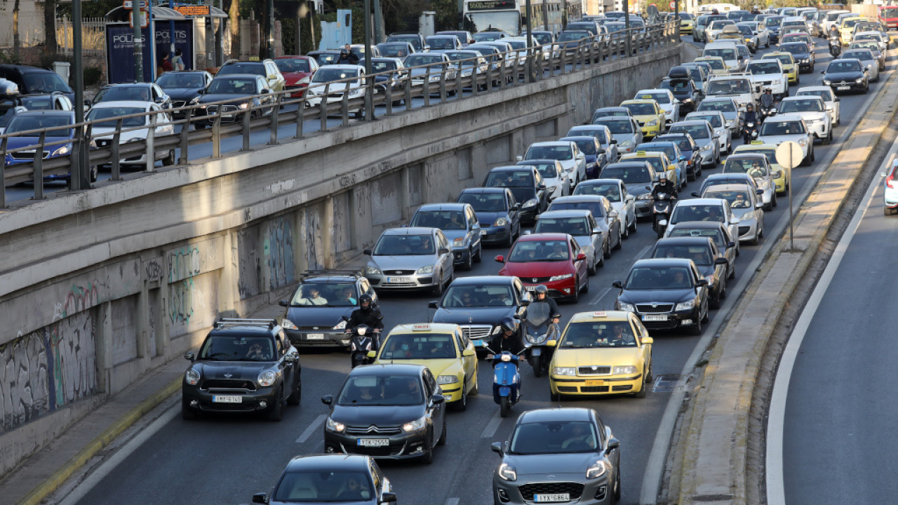 Κίνηση τώρα: Στο κόκκινο αυτή την ώρα Κηφισίας, Κηφισός και Κατεχάκη 