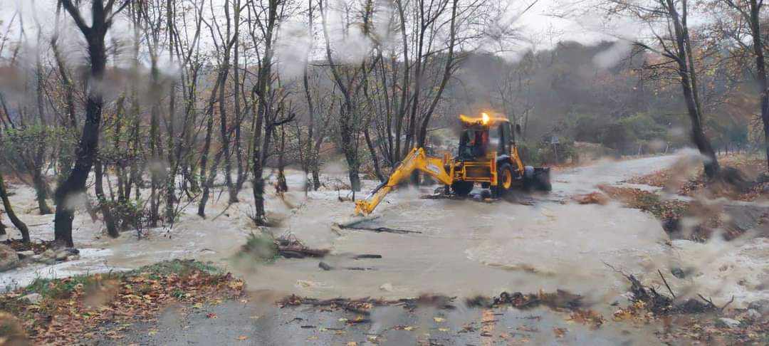 Προβλήματα στην Κοζάνη από την κακοκαιρία Bora (βίντεο)