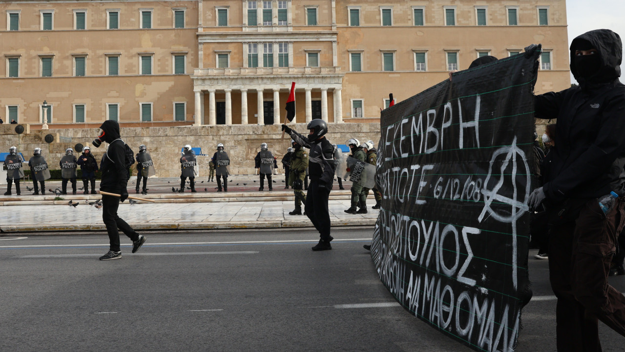 Επέτειος δολοφονίας Γρηγορόπουλου: Έκλεισαν σταθμοί του Μετρό – Νέα πορεία στην Αθήνα