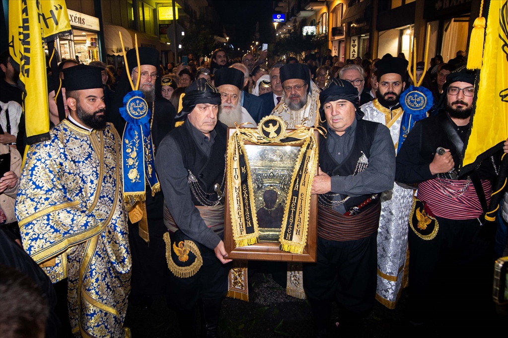 Η Καλαμάτα υποδέχθηκε τη “Μάνα των Ποντίων, Παναγία Σουμελά” – Με λαμπρότητα η λιτάνευση της εικόνας