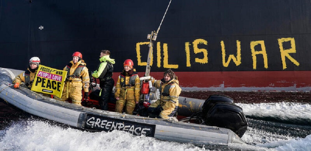 Greenpeace για πετρελαιοκηλίδα στη Μαύρη Θάλασσα: Απειλή για το περιβάλλον τα παλιά δεξαμενόπλοια