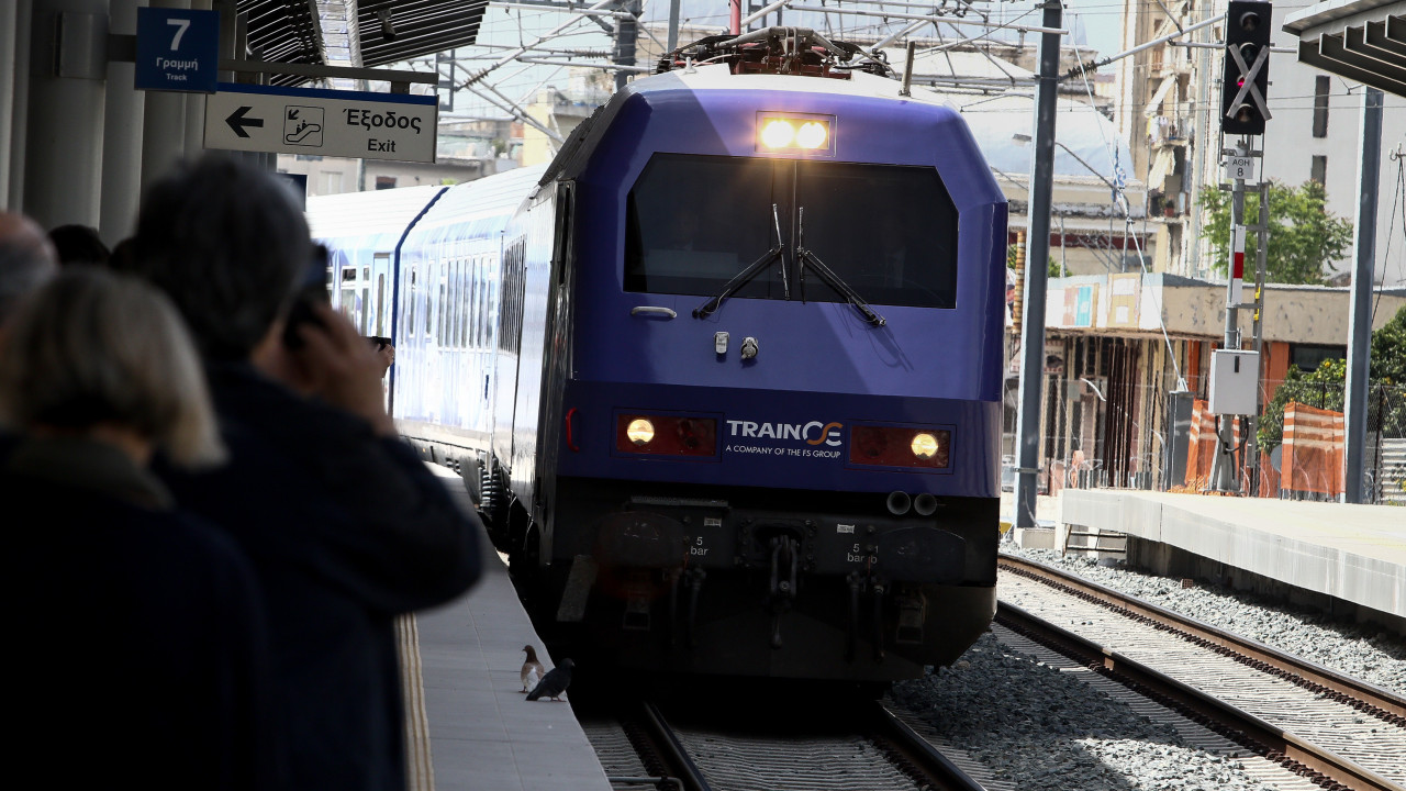 Τρίωρη στάση εργασίας σιδηροδρομικών και συγκέντρωση στα γραφεία της Hellenic Train