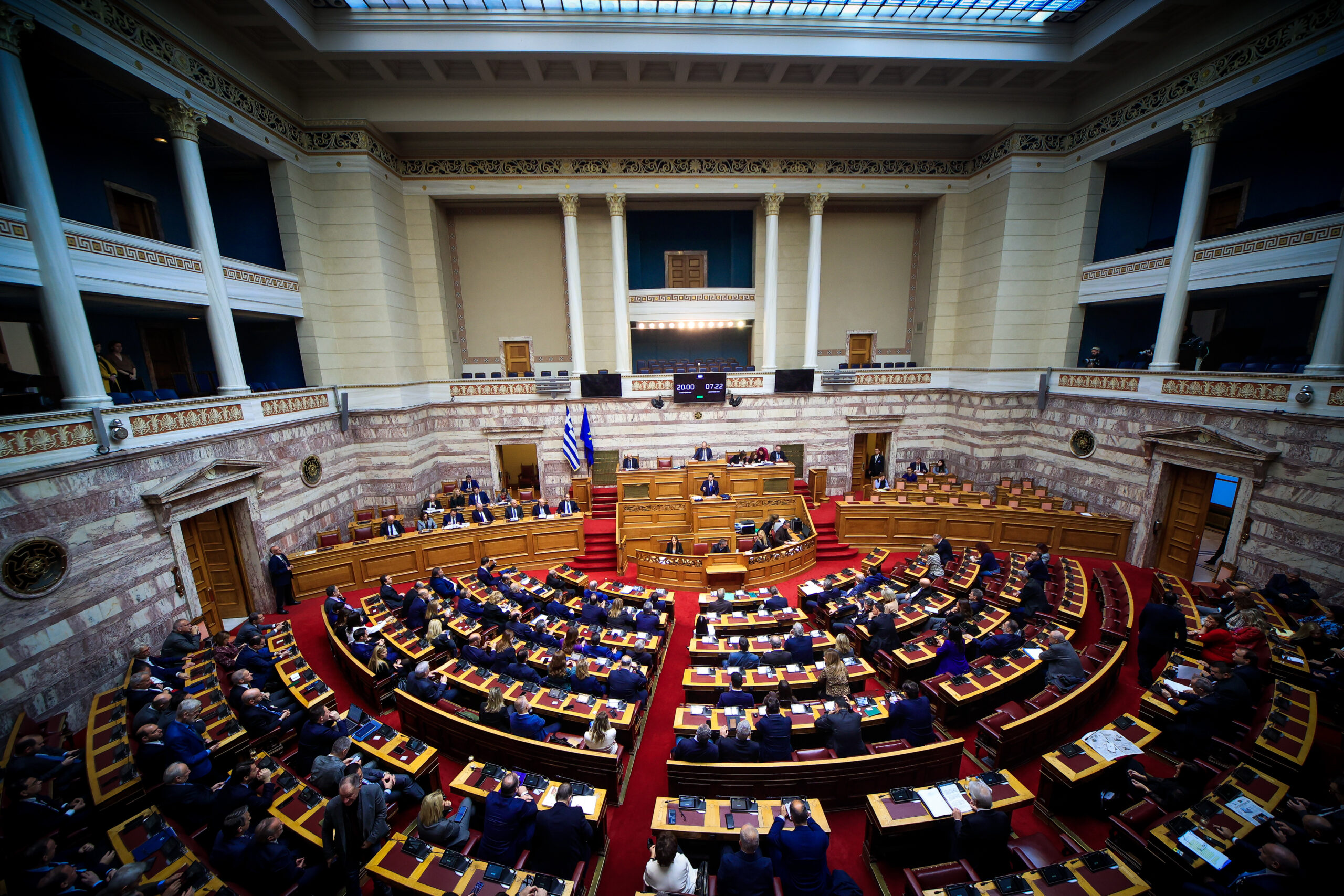 Πoλιτική αντιπαράθεση με φόντο το πόρισμα του ΕΟΔΑΣΑΑΜ και ενόψει των συλλαλητηρίων για τα Τέμπη