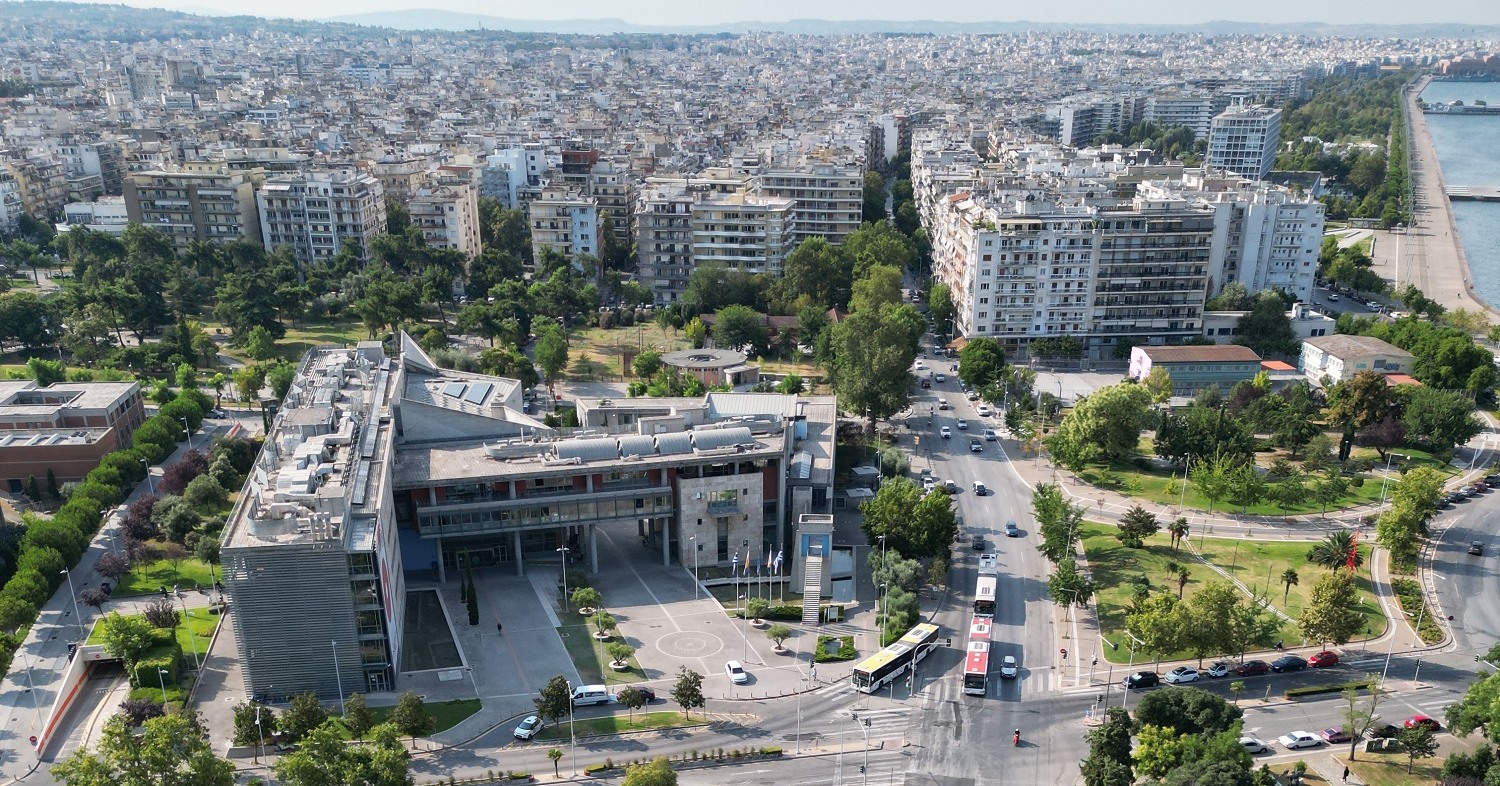 Εκδήλωση στο δημαρχείο Θεσσαλονίκης- Ο Στ.Αγγελούδης μοίρασε δώρα στα παιδιά των εργαζομένων στη δημοτική αστυνομία