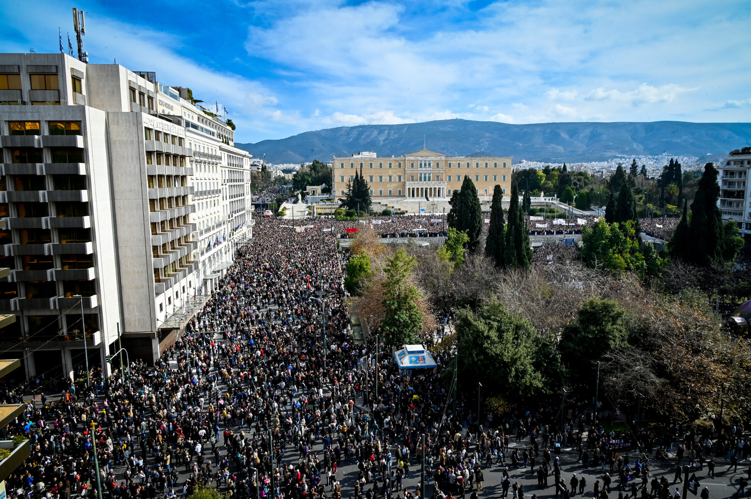 Αντιπαράθεση για τα Τέμπη: «Ναι» της κυβέρνησης για προ ημερησίας διατάξεως συζήτηση στη Βουλή