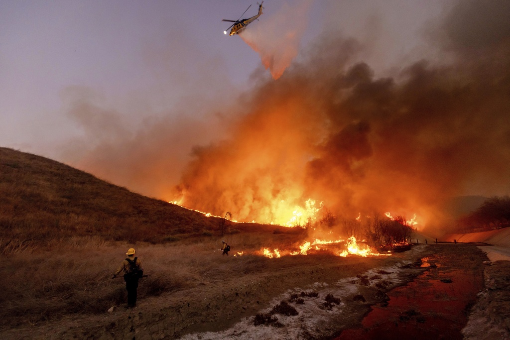 Πυροσβεστικό αεροσκάφος συγκρούστηκε με drone πάνω από το Πάλισεϊντς