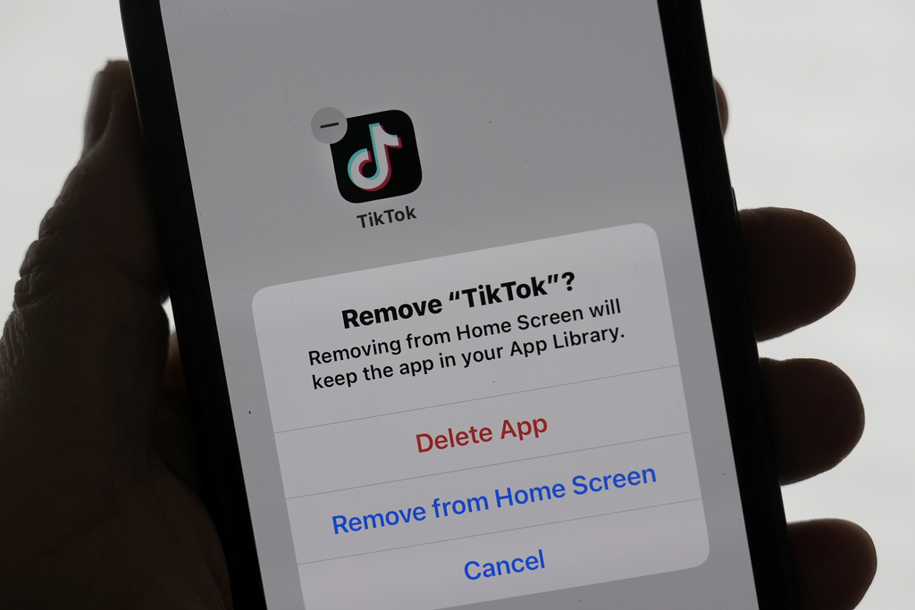 TikTok: Σταματά από αύριο η λειτουργία του στις ΗΠΑ – «Χρειάζομαι χρόνο για να αξιολογήσω την κατάσταση», λέει ο Τραμπ