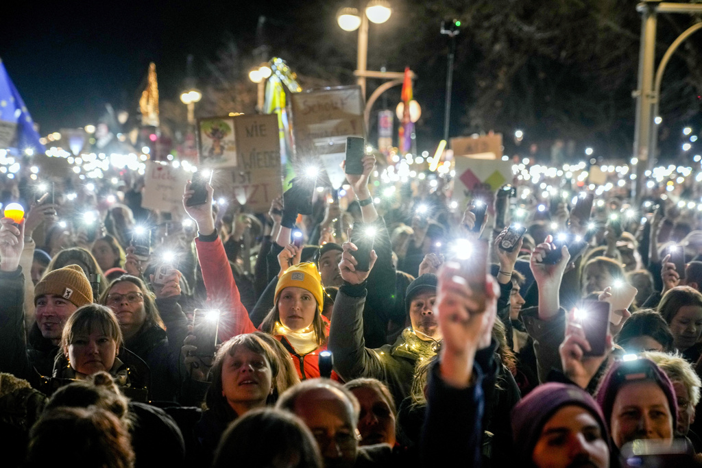 Γερμανία: Δεκάδες χιλιάδες άνθρωποι διαδήλωσαν κατά της ακροδεξιάς