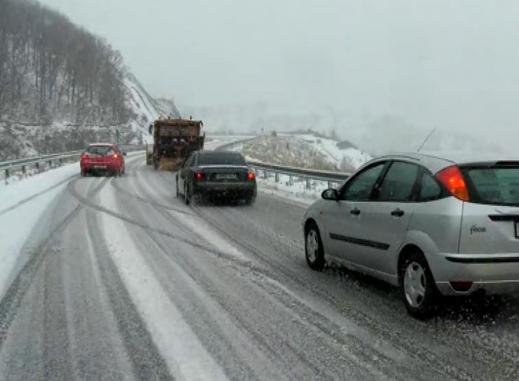 Χιόνια και κατακόρυφη πτώση της θερμοκρασίας στη Βόρεια Ελλάδα